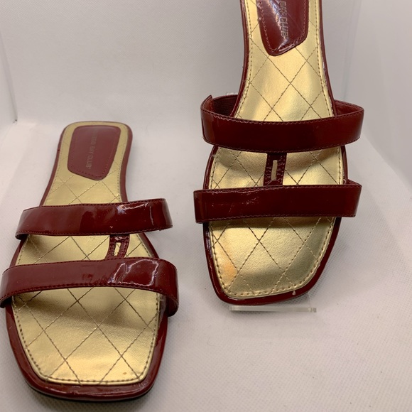 Montego Bay Club Red Gold Sandals Strappy Slip On Flat Shoes US Size 6.5 - Picture 2 of 7